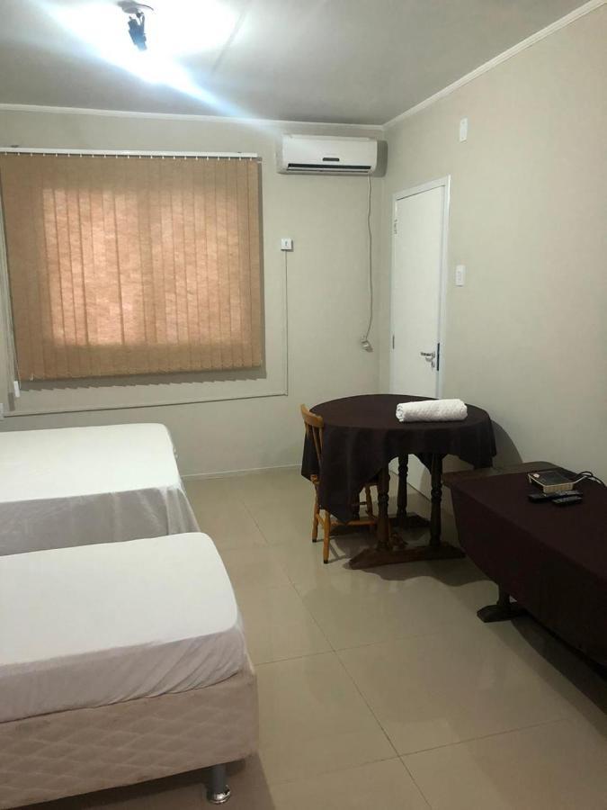 City Hotel 伊茹伊 外观 照片